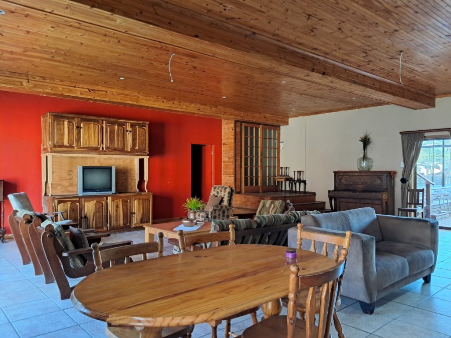 To Let 7 Bedroom Property for Rent in Humansdorp Eastern Cape